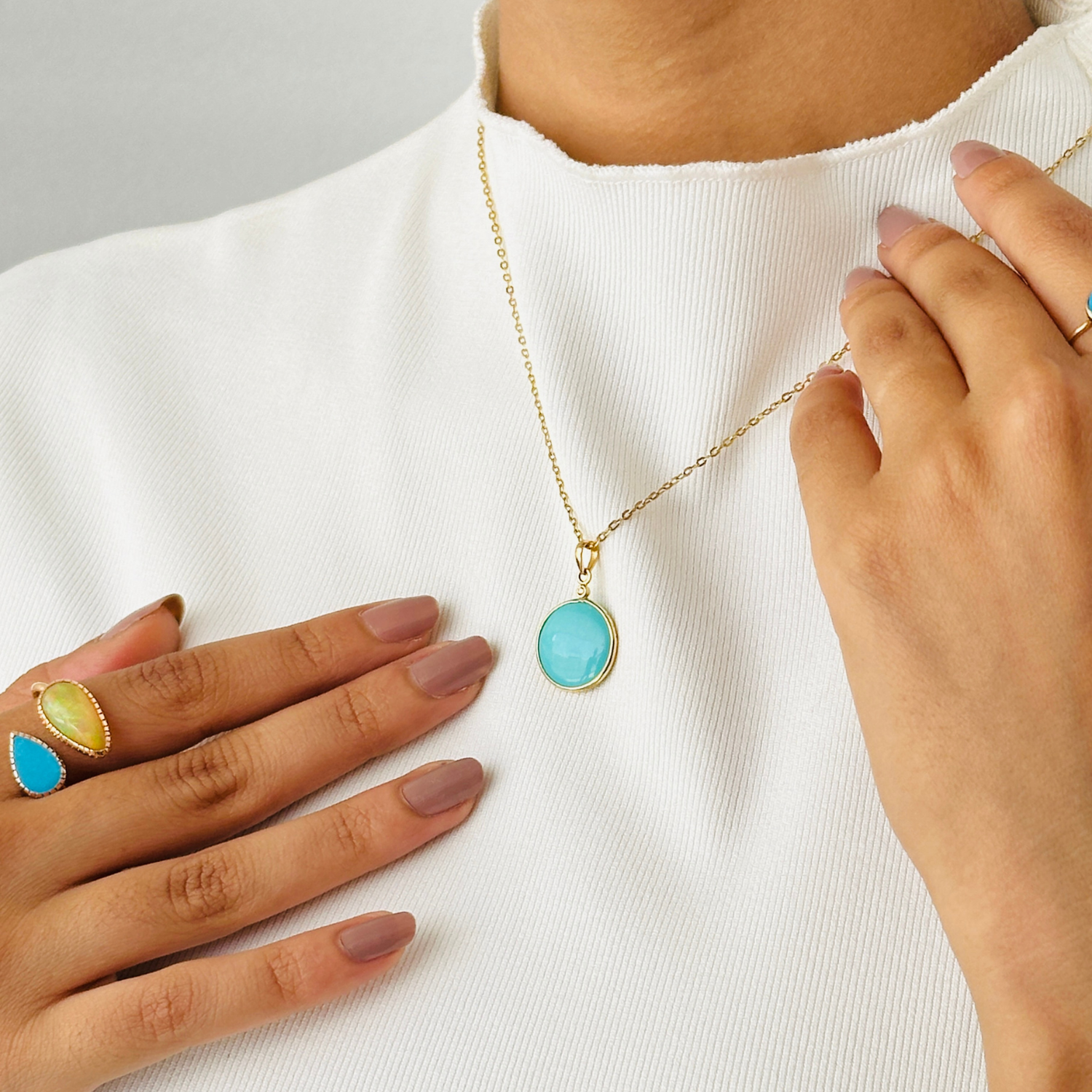 Turquoise Round 18K Gold Pendant with Diamond