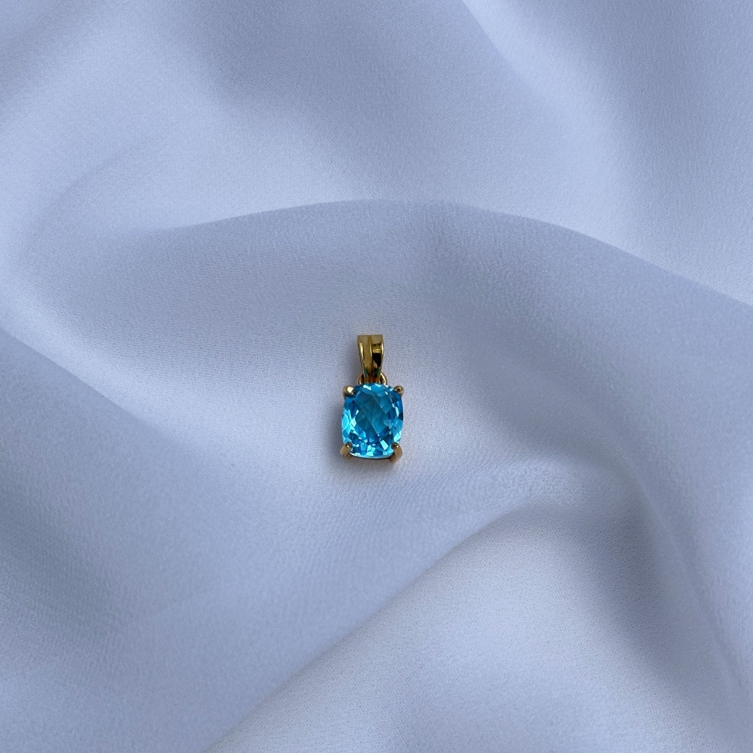 Blue Topaz Oval 18K Gold Pendant
