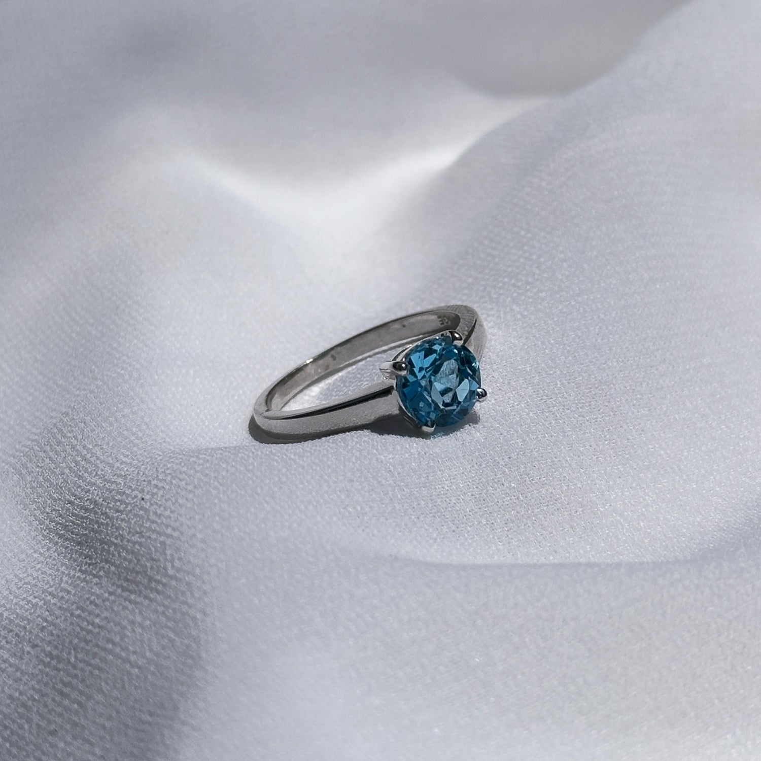 Blue Topaz 18K White Gold Ring