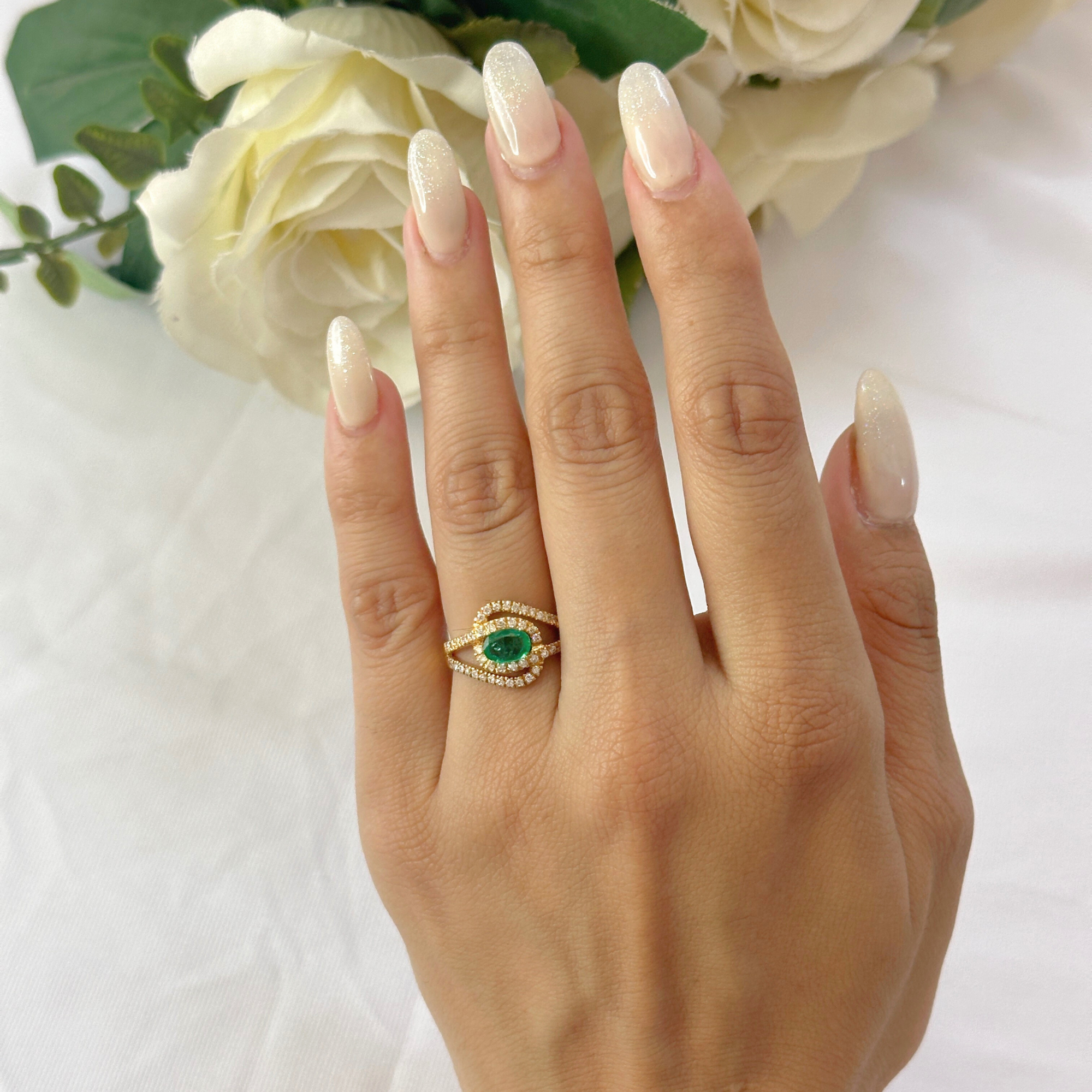 Anillo de diamantes esmeralda