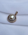 Pearl Round 18k Gold Pendant with Diamonds