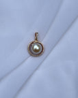 Pearl Round 18k Gold Pendant with Diamonds