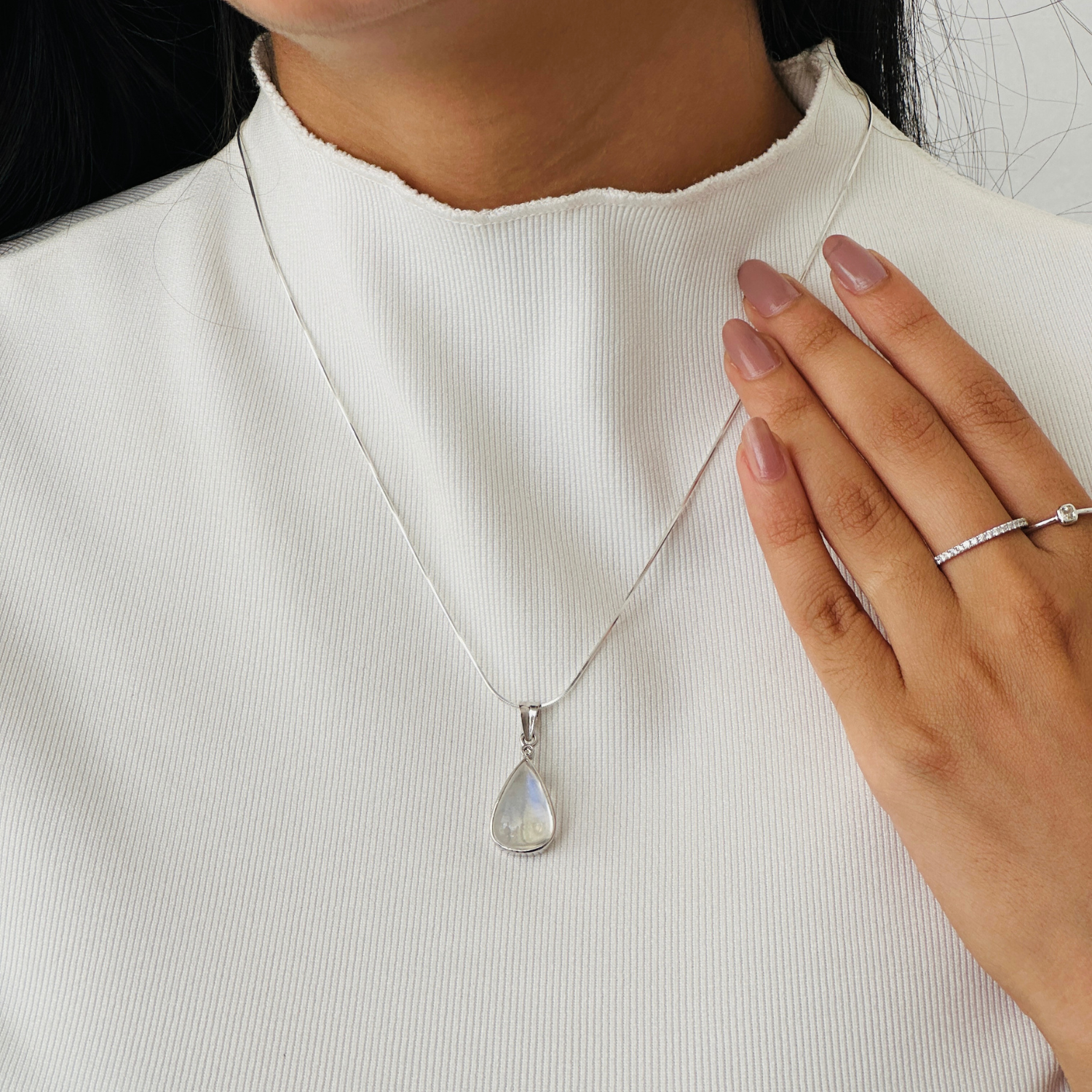 Rainbow Moonstone 18K White Gold Pendant with Diamond