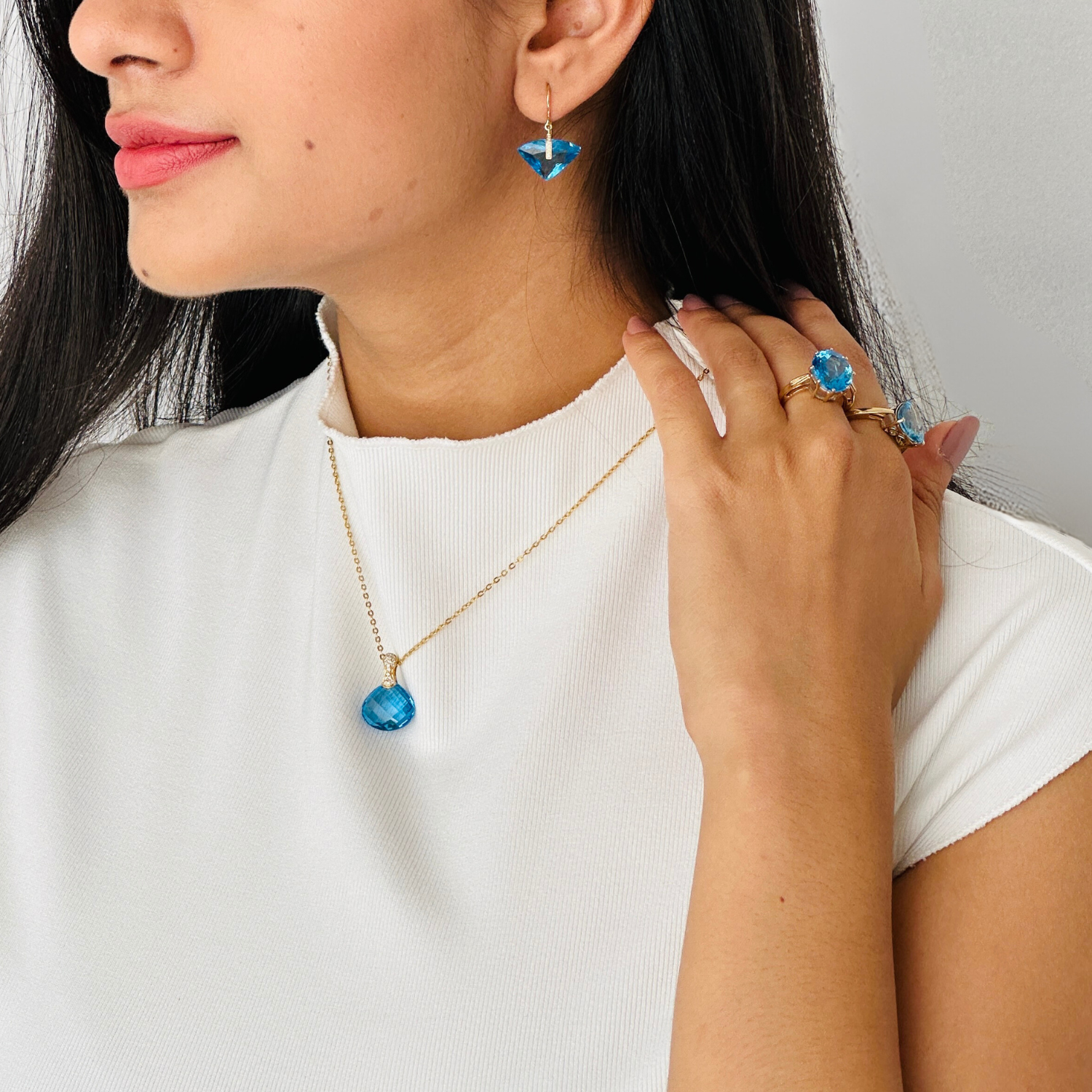 Blue Topaz 18K Gold Pendant with Diamonds