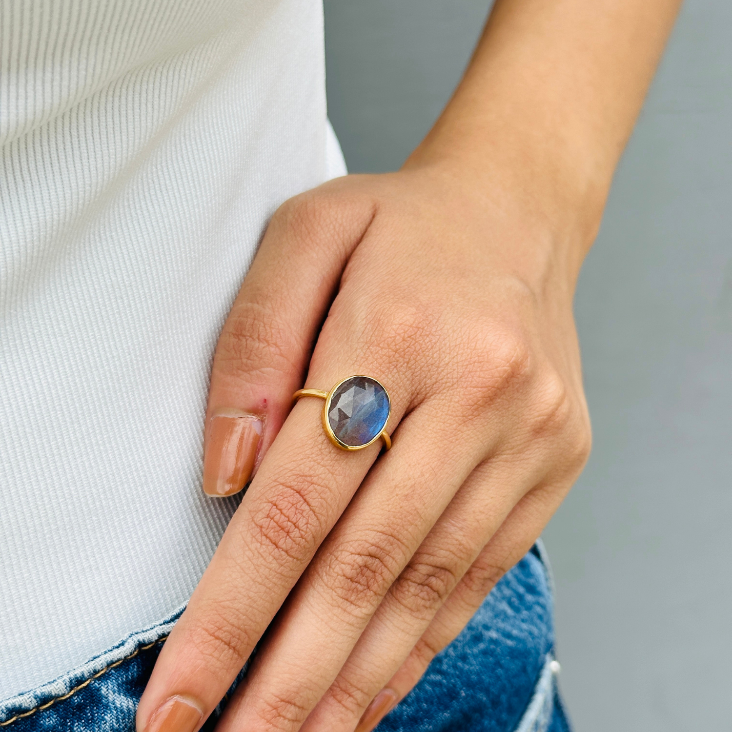 Labradorite Round 18K Gold Ring