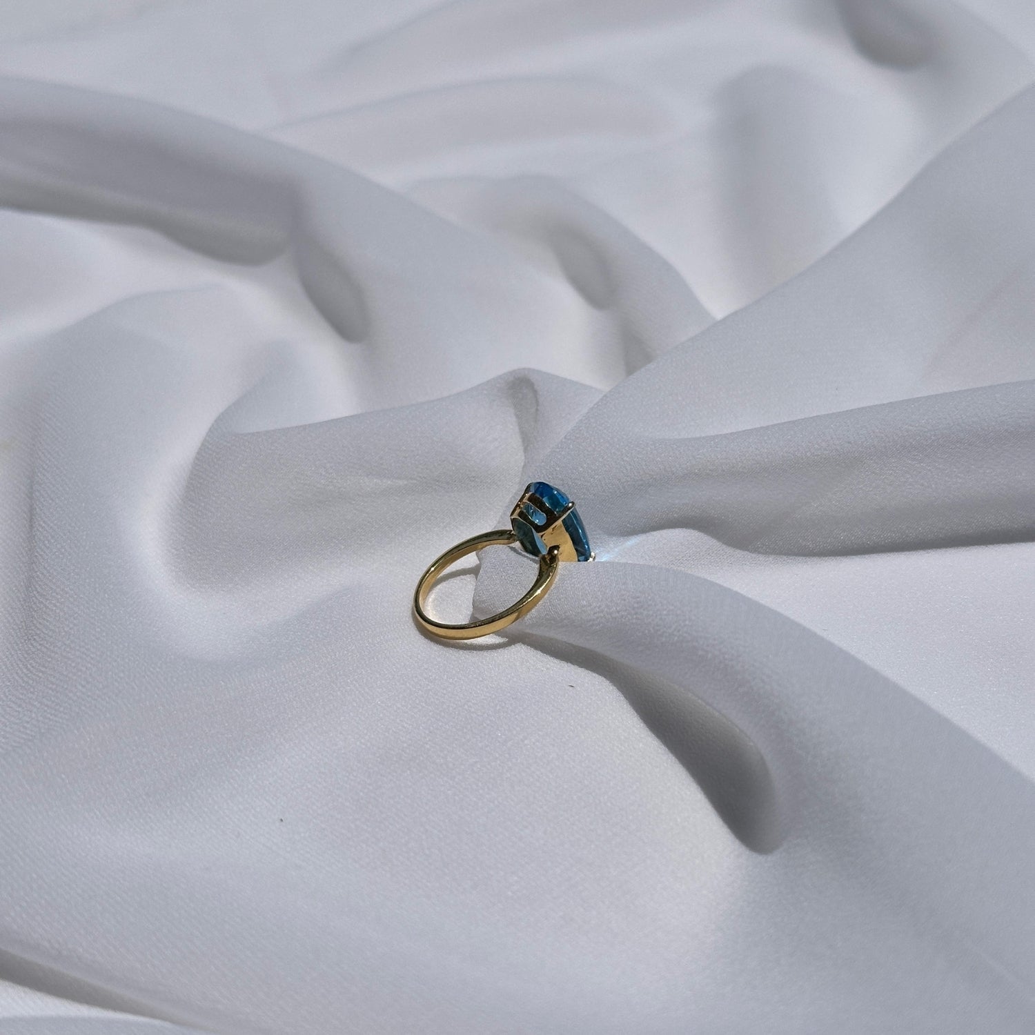 Blue Topaz Big Oval 18K Gold Ring