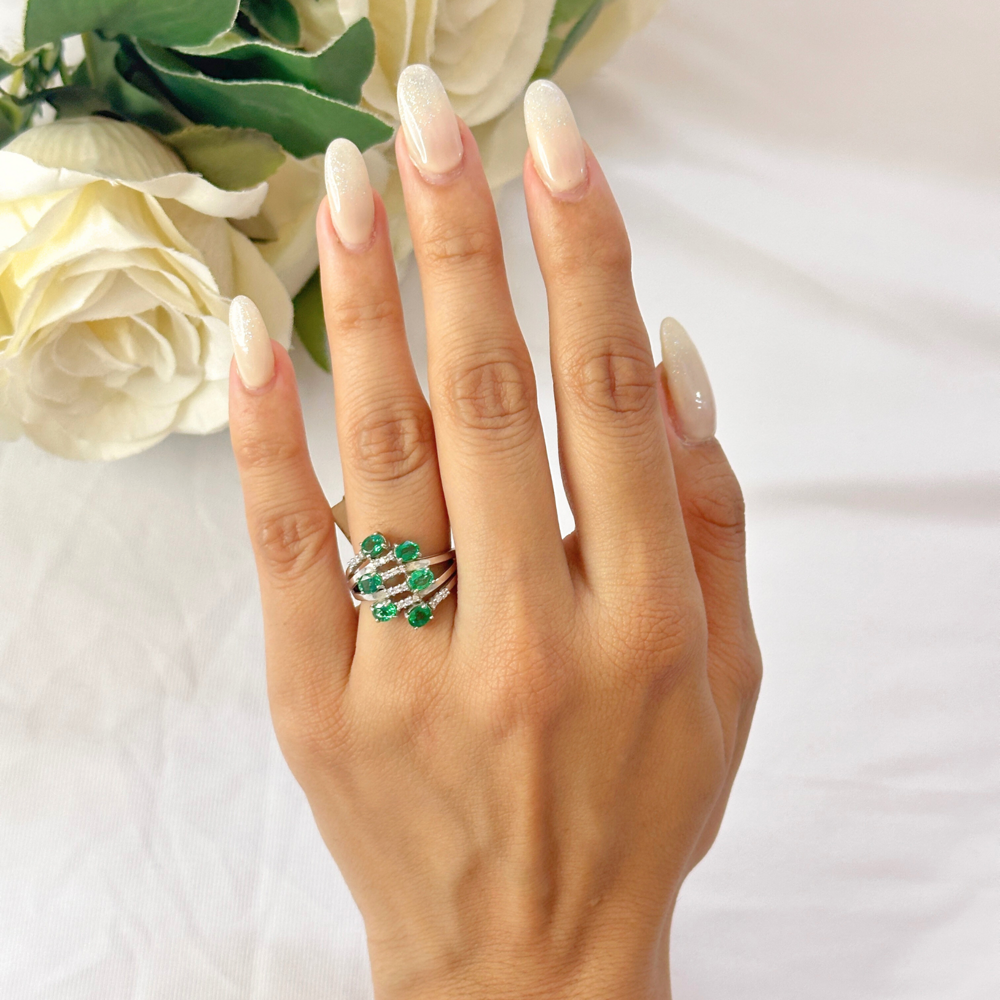 Anillo de diamantes esmeralda