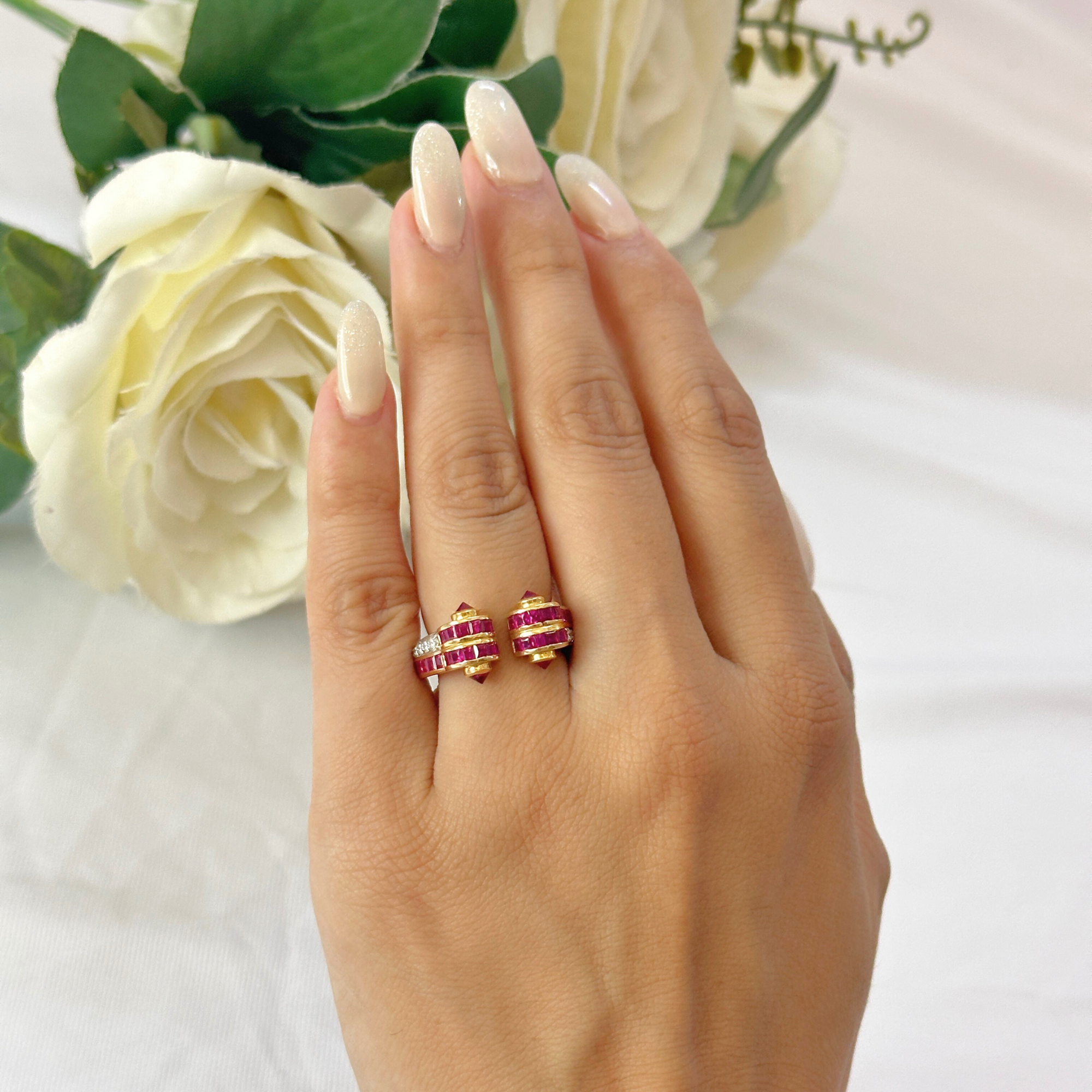 Anillo de diamantes y rubíes Art Déco contemporáneo
