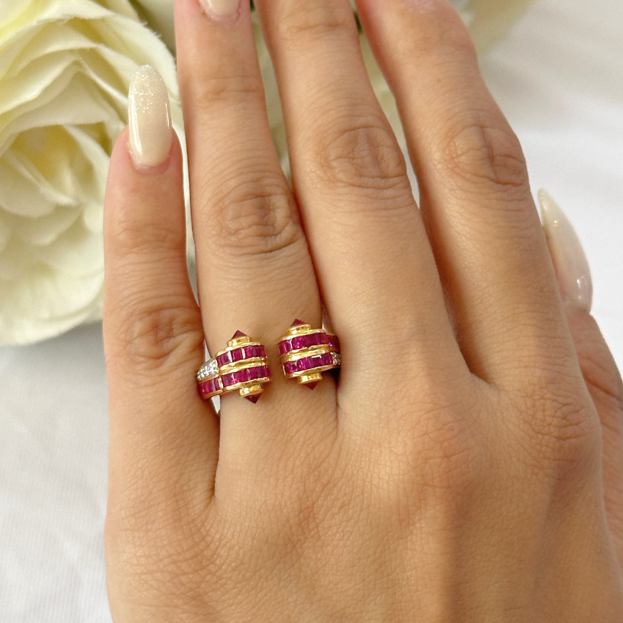 Anillo de diamantes y rubíes Art Déco contemporáneo