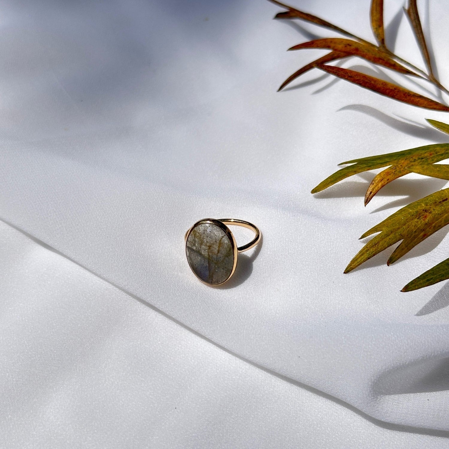 Labradorite Oval 18K Gold Ring