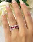 Anillo de oro blanco con diamantes y rubíes