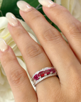 Anillo de oro blanco con diamantes y rubíes