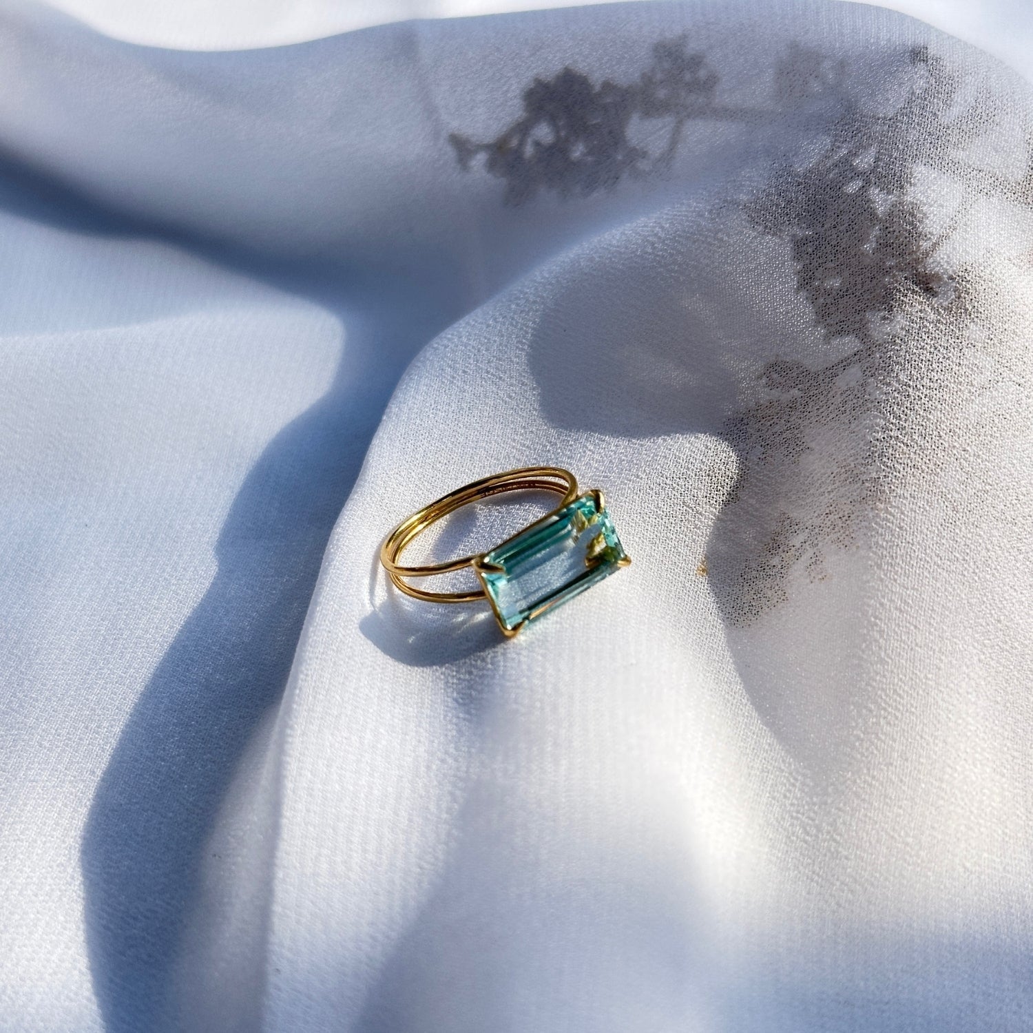 Aquamarine Rectangle 18K Gold Ring