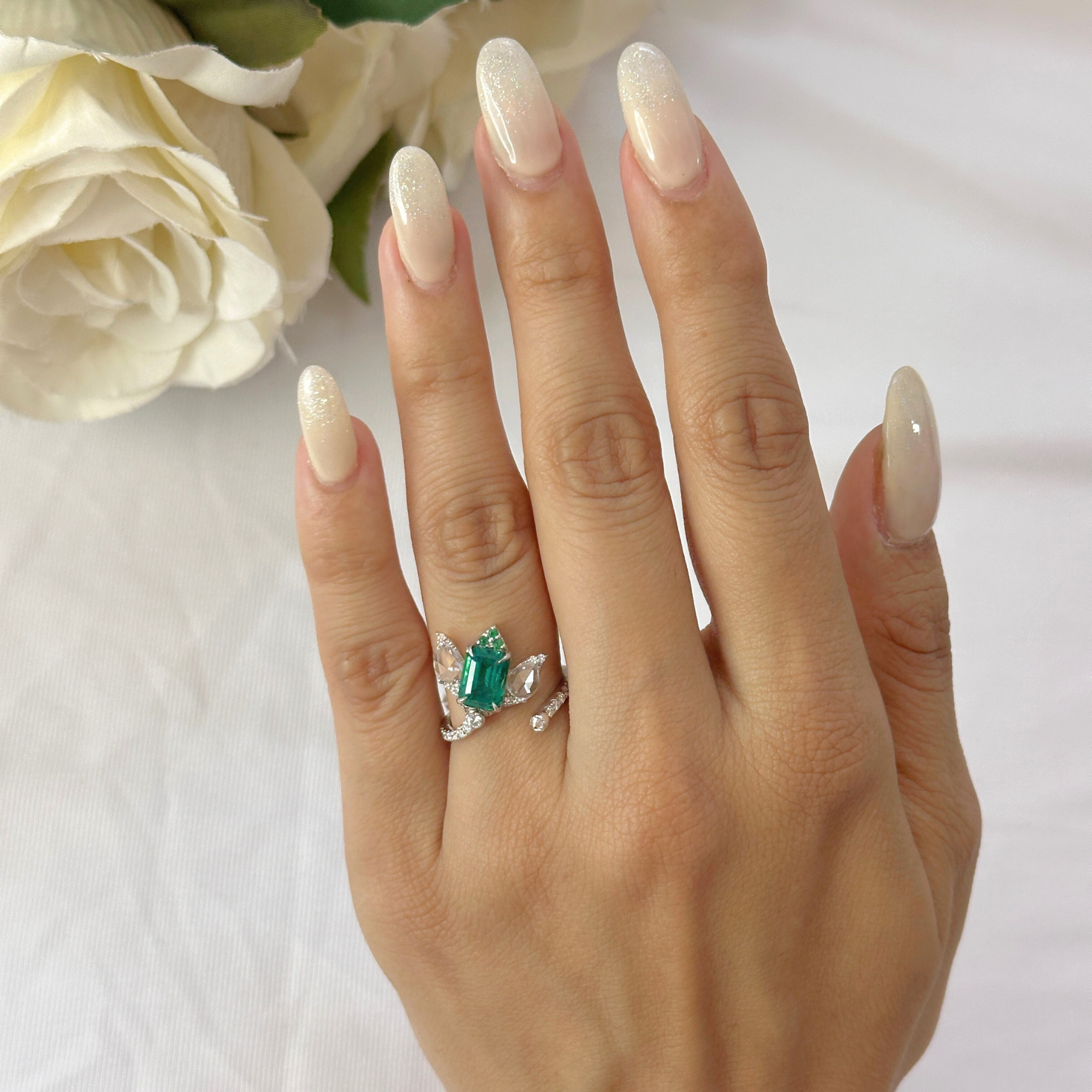 Lotus shape Emerald & Diamond 18K Gold Ring