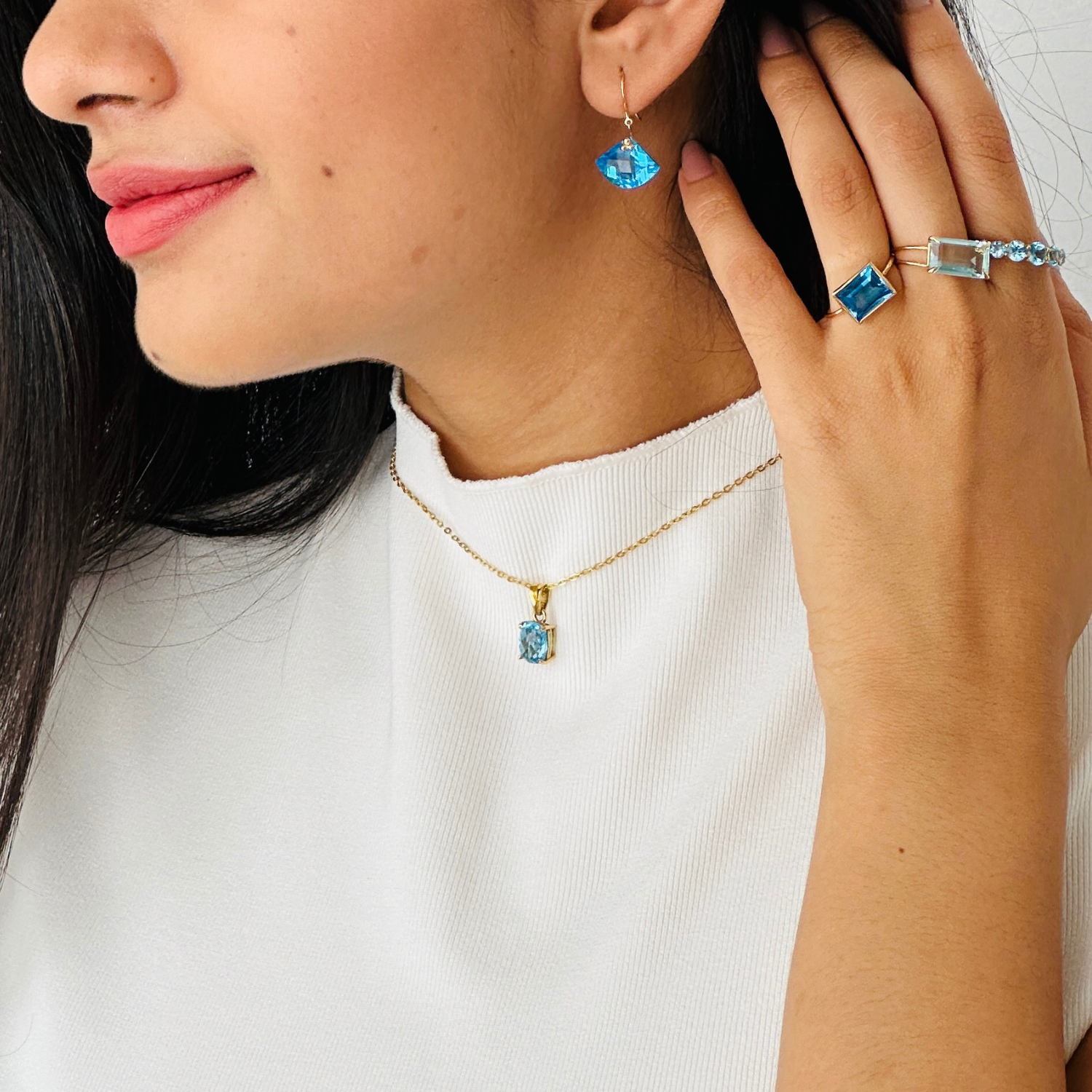 Blue Topaz Oval 18K Gold Pendant