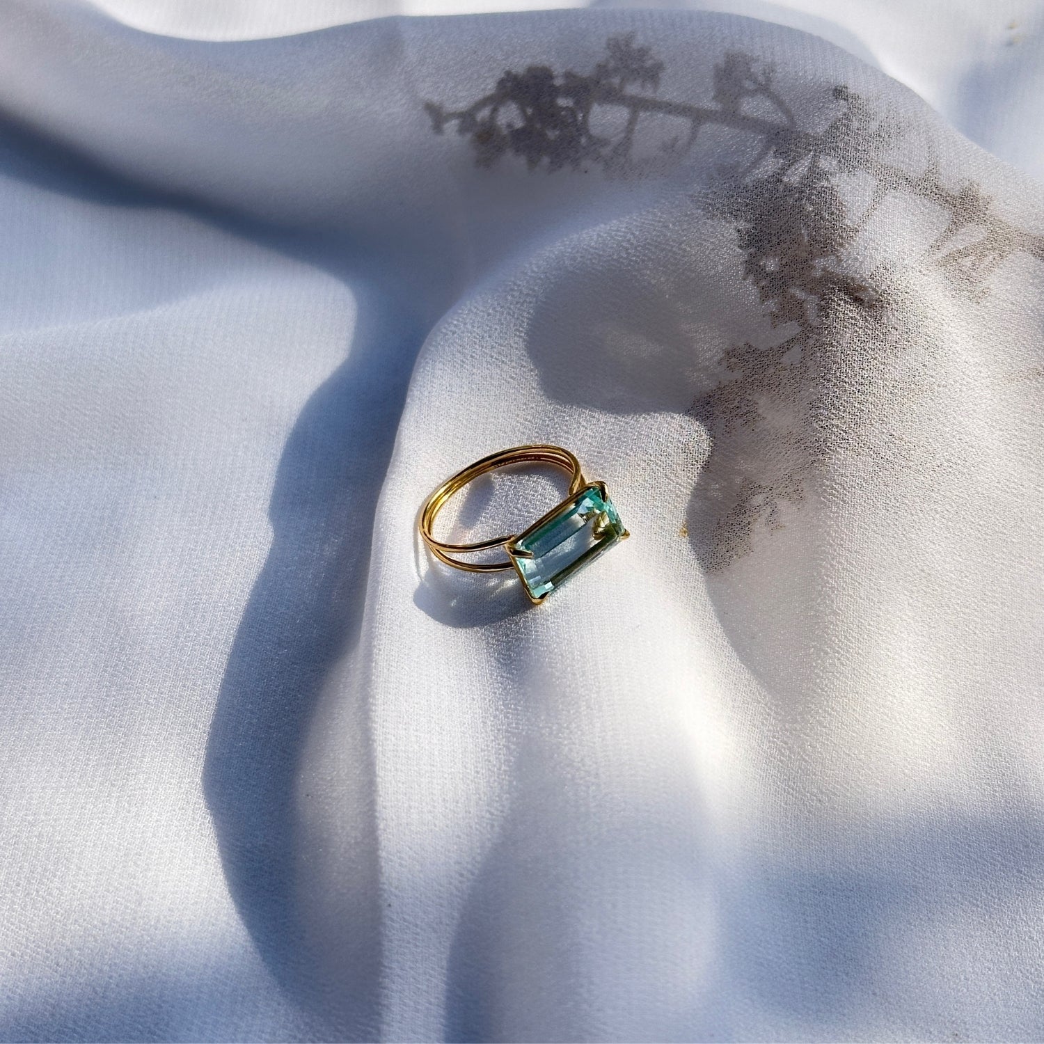Aquamarine Rectangle 18K Gold Ring