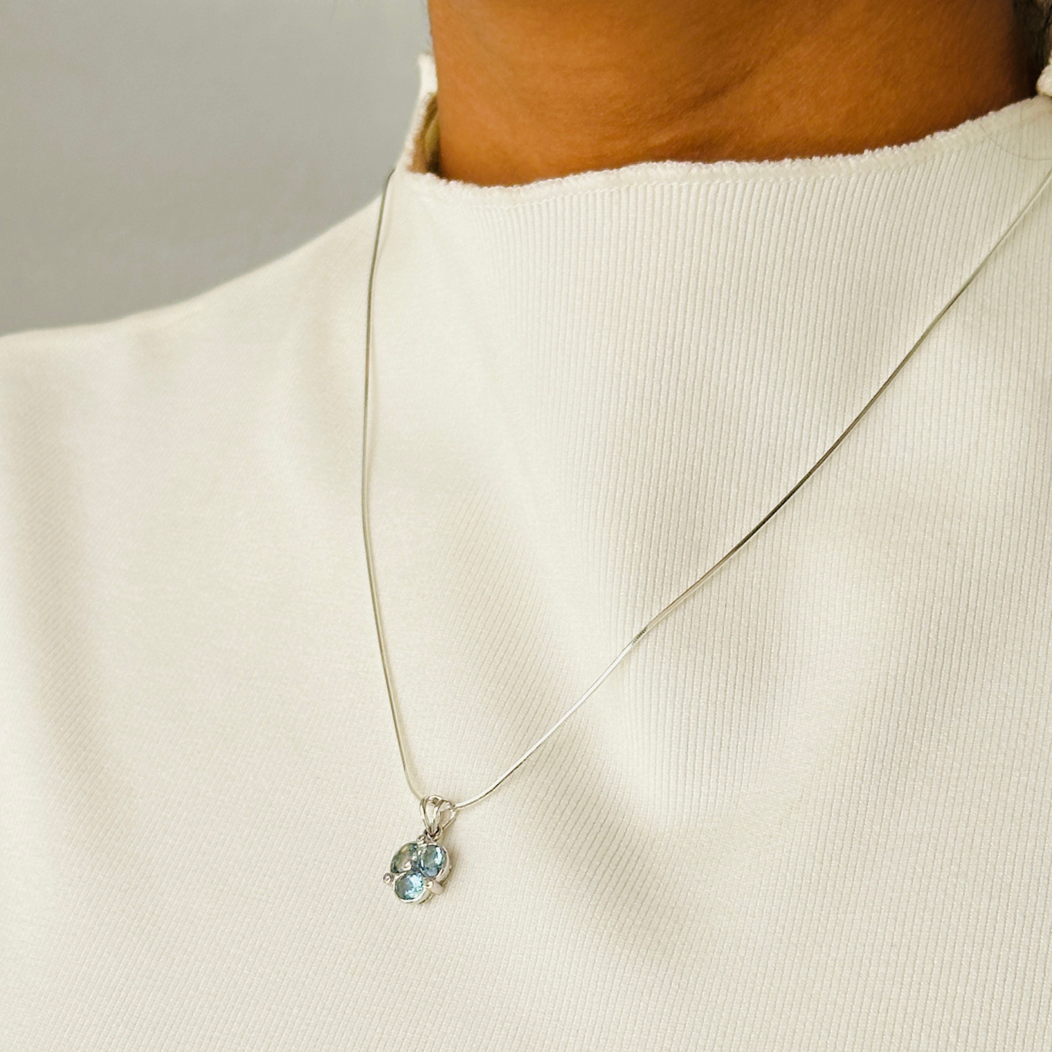 Aquamarine Flower 18K White Gold Pendant