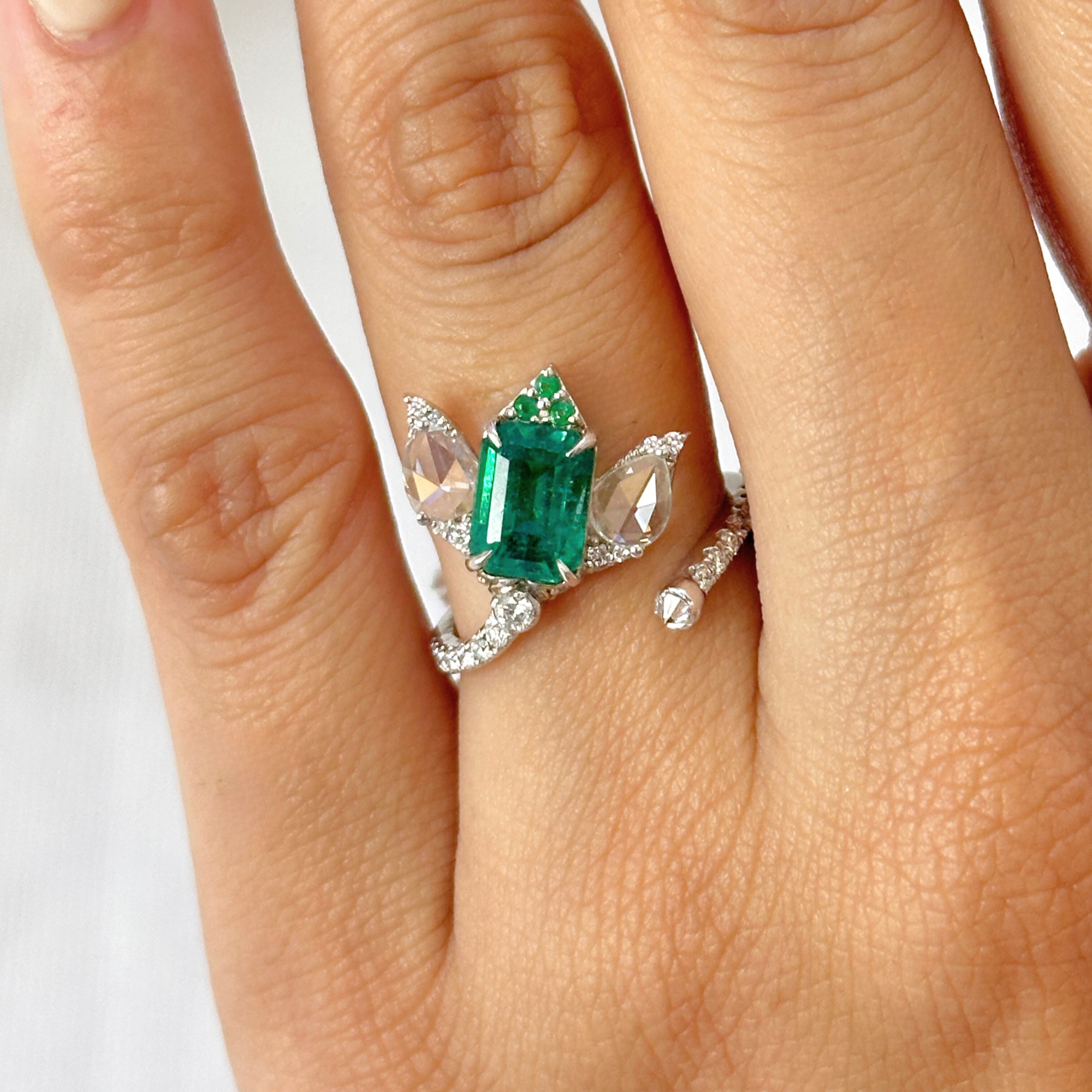 Lotus shape Emerald & Diamond 18K Gold Ring