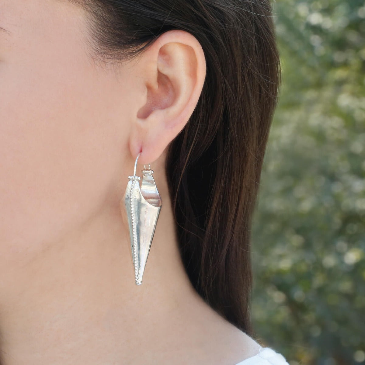 long earrings, small earrings, hoops, drops, danglers, studs, stud earrings, Handcuff, Red onyx, Black onyx, jewelery, Certified jewelry, Oval ring, square ring, round ring, Abalone, Labradorite, Morganite, Lemon quartz, quartz, Tanzanite, Iolite, Blue, V