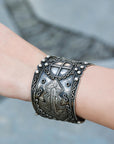 Grandiosity Handcuff