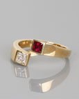 Anillo de diamantes y rubíes naturales de talla princesa