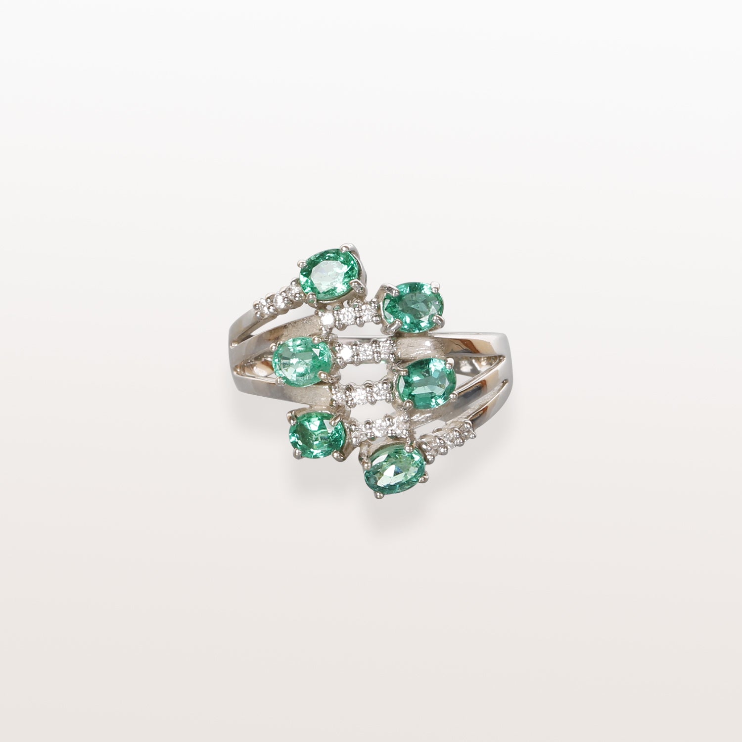 Anillo de diamantes esmeralda