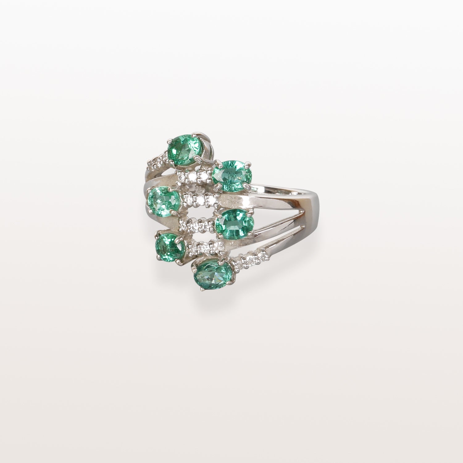 Anillo de diamantes esmeralda