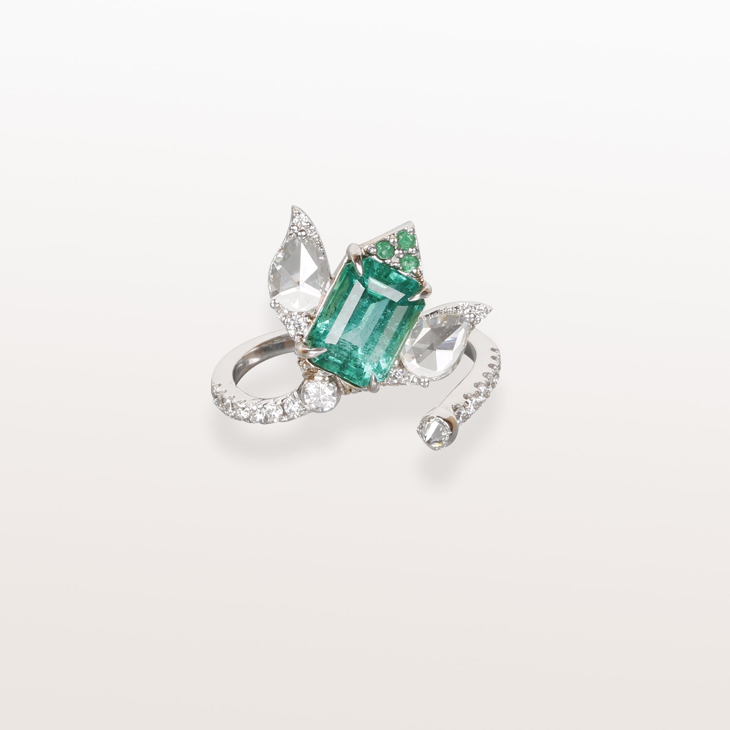 Lotus shape Emerald & Diamond 18K Gold Ring