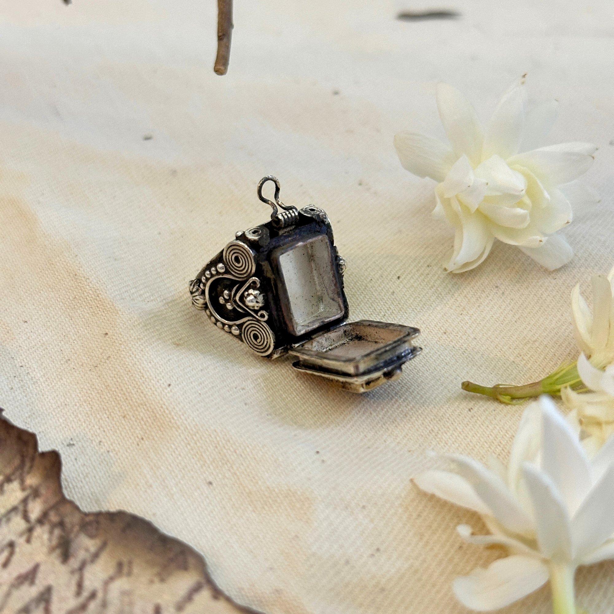 Tala Gemstone Openable Silver 925 Ring