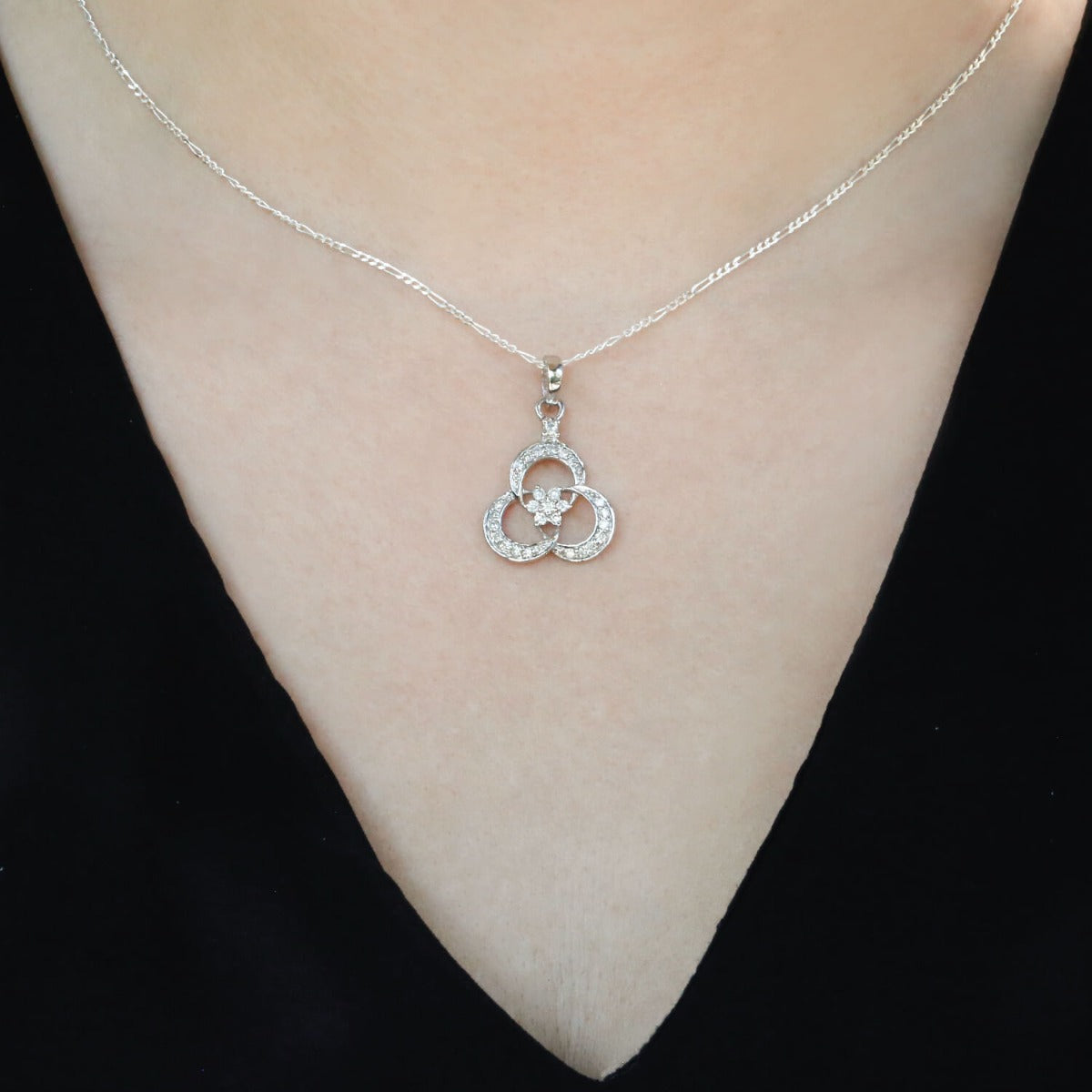 diamond pendant, silver diamond pendant, diamond silver pendant, luxurious pendant, white silver pendant, diamond flower pendant, silver flower pendant
Stylish Modern Diamond Silver 925 Flower Pendant