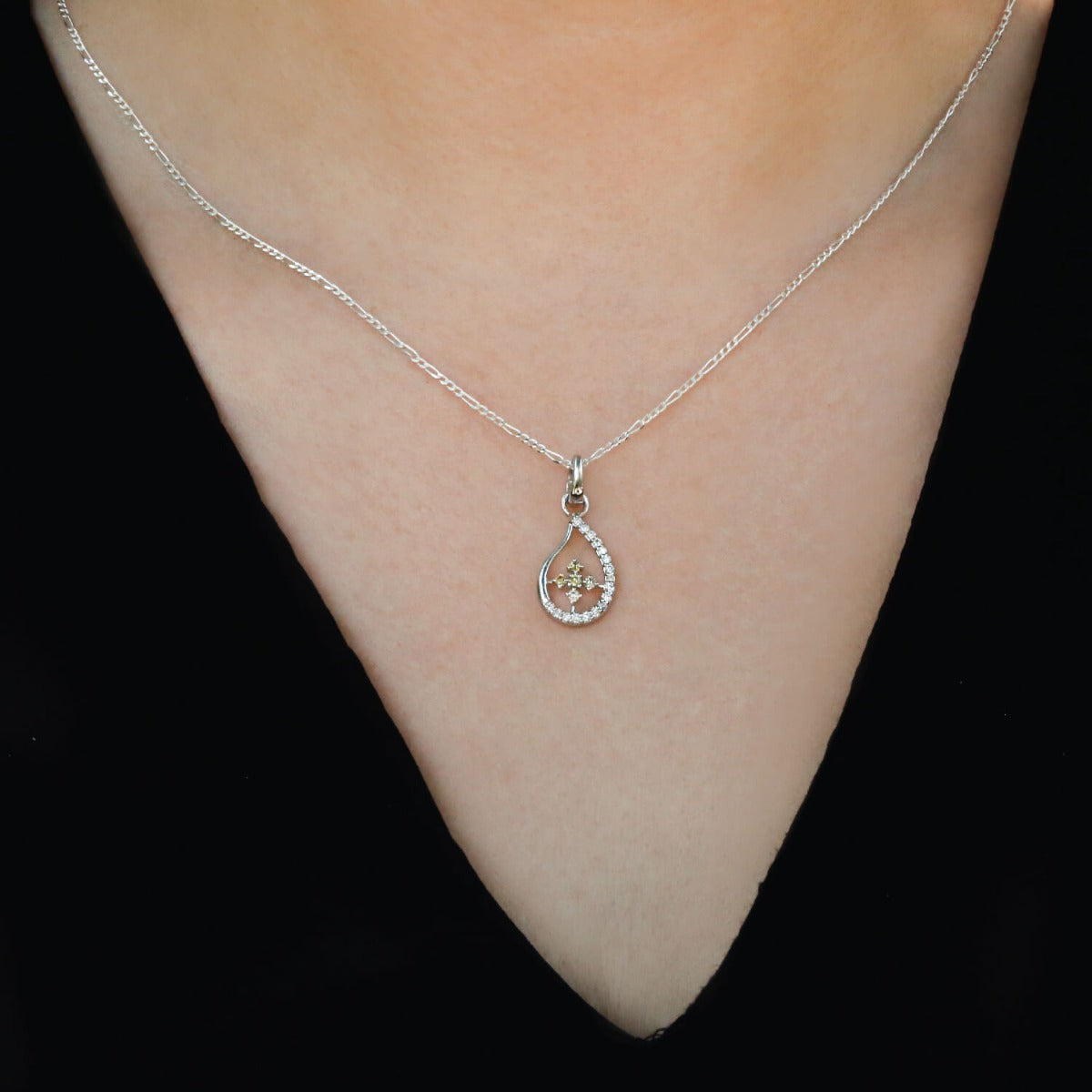 diamond pendant, silver diamond pendant, diamond silver pendant, luxurious pendant, silver pendant, white silver pendant
Stylish Modern Silver 925 Diamond Pendant