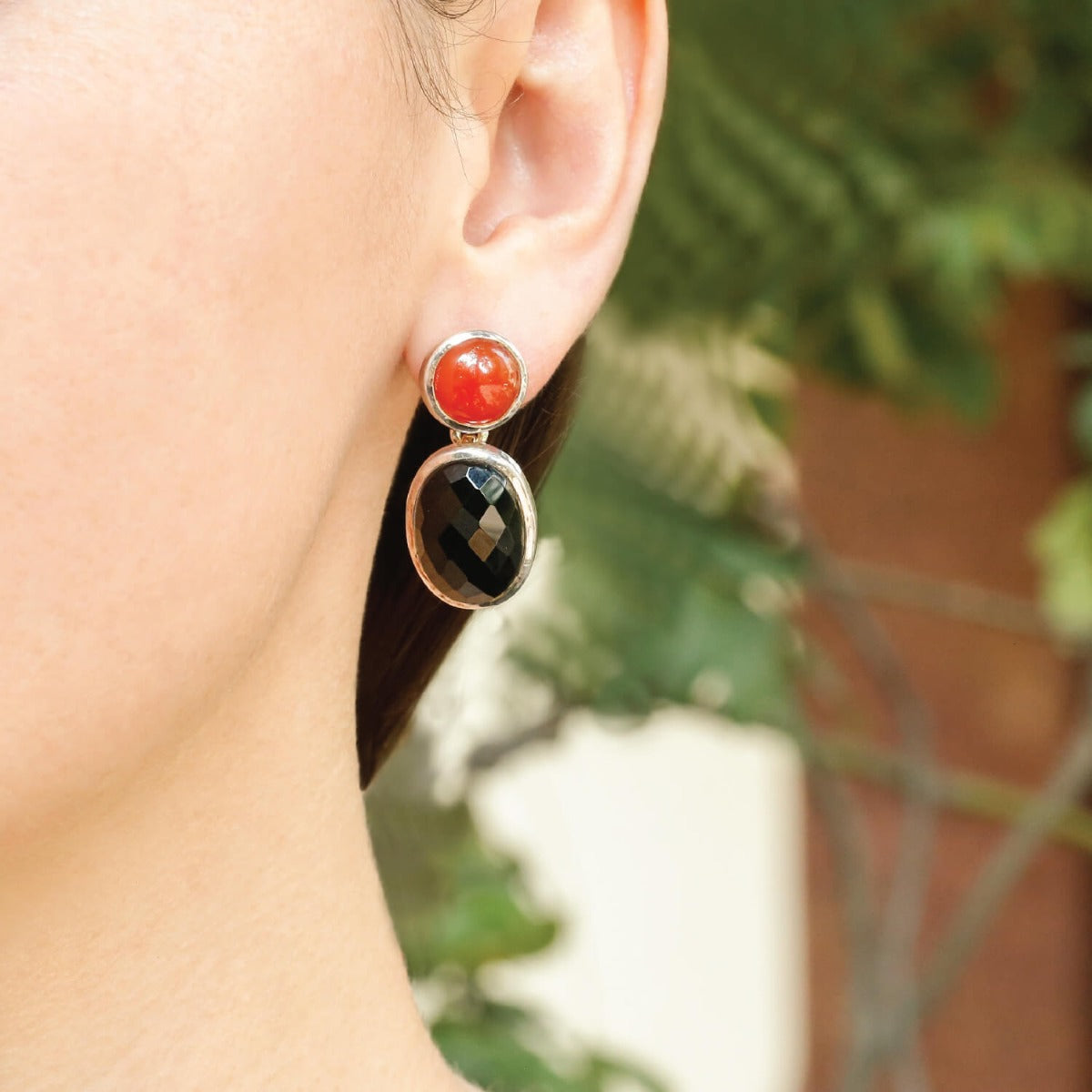 silver earrings, sterling silver earrings, carnelian earrings, carnelian silver earrings, orange earrings, orange silver earrings, silver orange earrings, red silver earrings, black earrings, black onyx earirngs, red & black earrings, red & black silver e