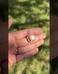 Pearl Round 18k Gold Pendant with Diamonds